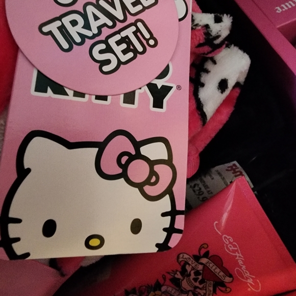 Hello kitty throw and plush set - Picture 4 of 4